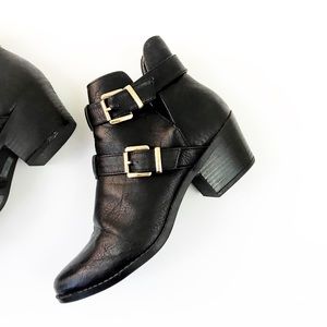 FOREVER 21 Black Pointed Toe Booties